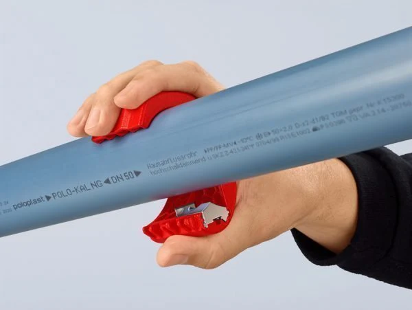 KNIPEX BiX® Plastic Pipe Cutter & Sealing Sleeves - 90 22 10 BK - Image 2