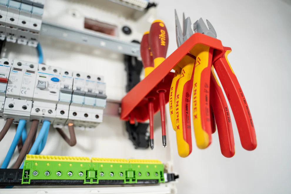 Remi Tools Electricians Tool Arm - Image 3