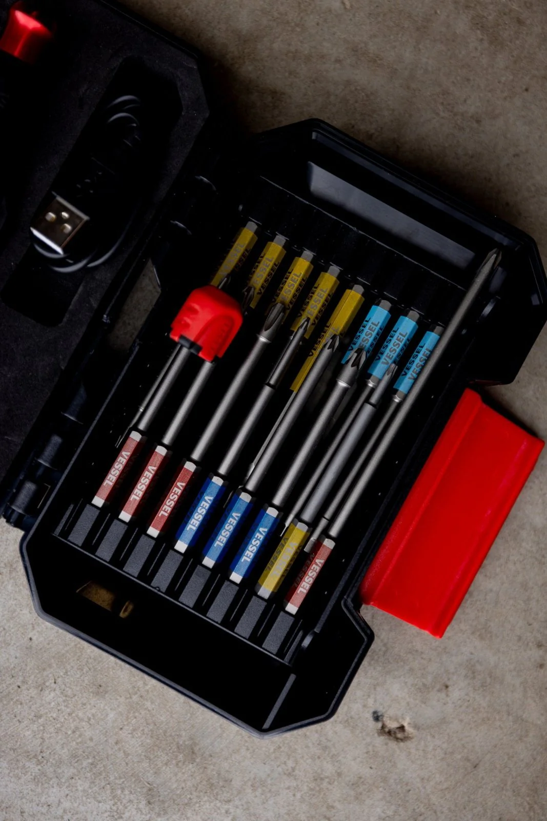 Vessel 16-Piece Gosai Bit Set with 220USB Rechargeable Ball Grip Screwdriver - Image 4
